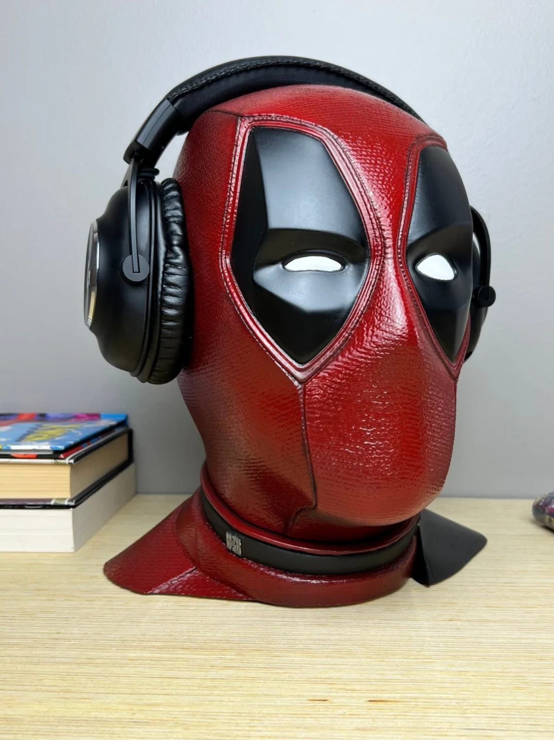 DEADPOOL HEADPHONE HOLDER