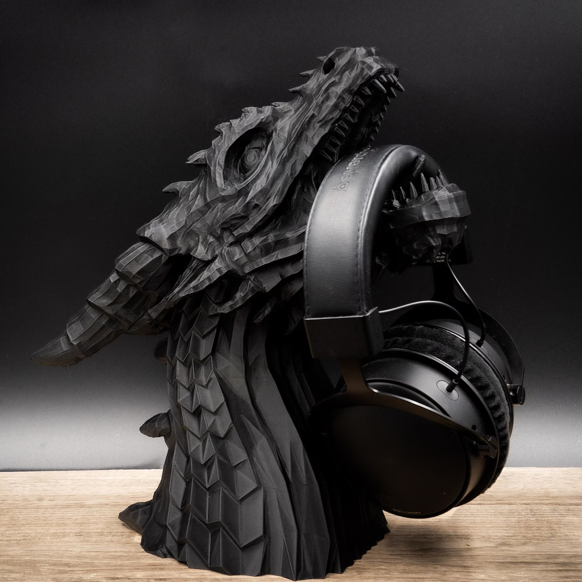 Dragon Headphones Stand